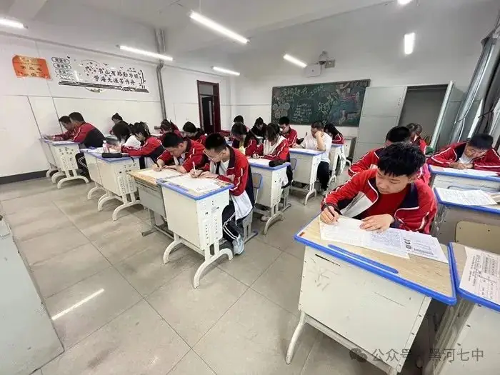 诚信之光 照亮高考之路——黑河七中开展2024年高考考风考纪诚信教育 第10张 诚信之光 照亮高考之路——黑河七中开展2024年高考考风考纪诚信教育 第10张