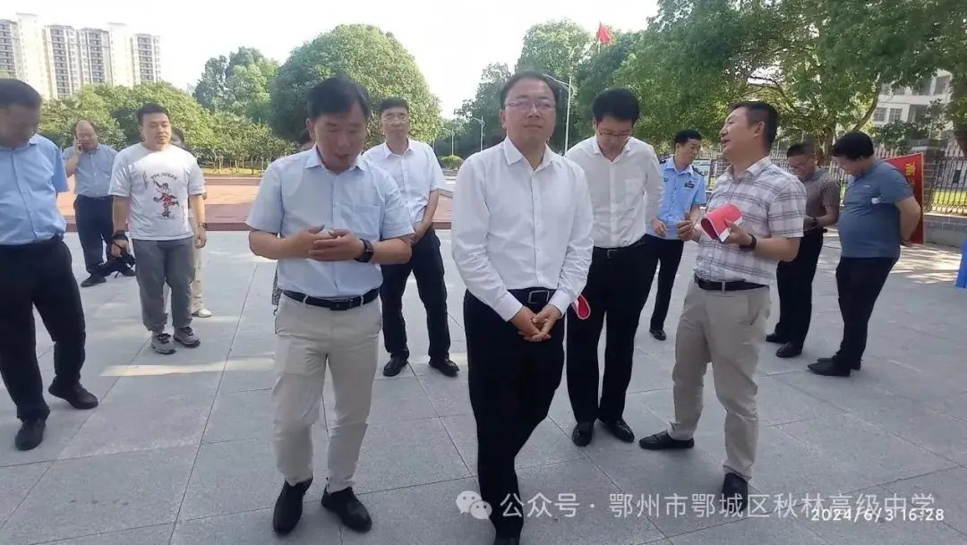 心系高考 情暖教育—— 区委书记慰问秋林高中高考 第4张 心系高考 情暖教育—— 区委书记慰问秋林高中高考 第4张