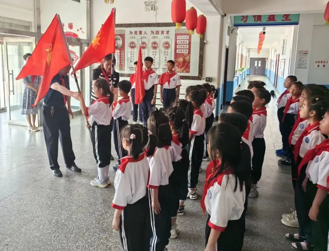 与雷锋同行 让梦想飞扬--凌海市雷锋小学少先队入队仪式 第17张 与雷锋同行 让梦想飞扬--凌海市雷锋小学少先队入队仪式 第17张