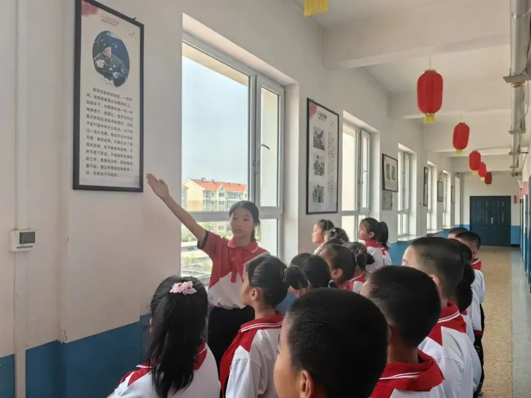 与雷锋同行 让梦想飞扬--凌海市雷锋小学少先队入队仪式 第35张 与雷锋同行 让梦想飞扬--凌海市雷锋小学少先队入队仪式 第35张