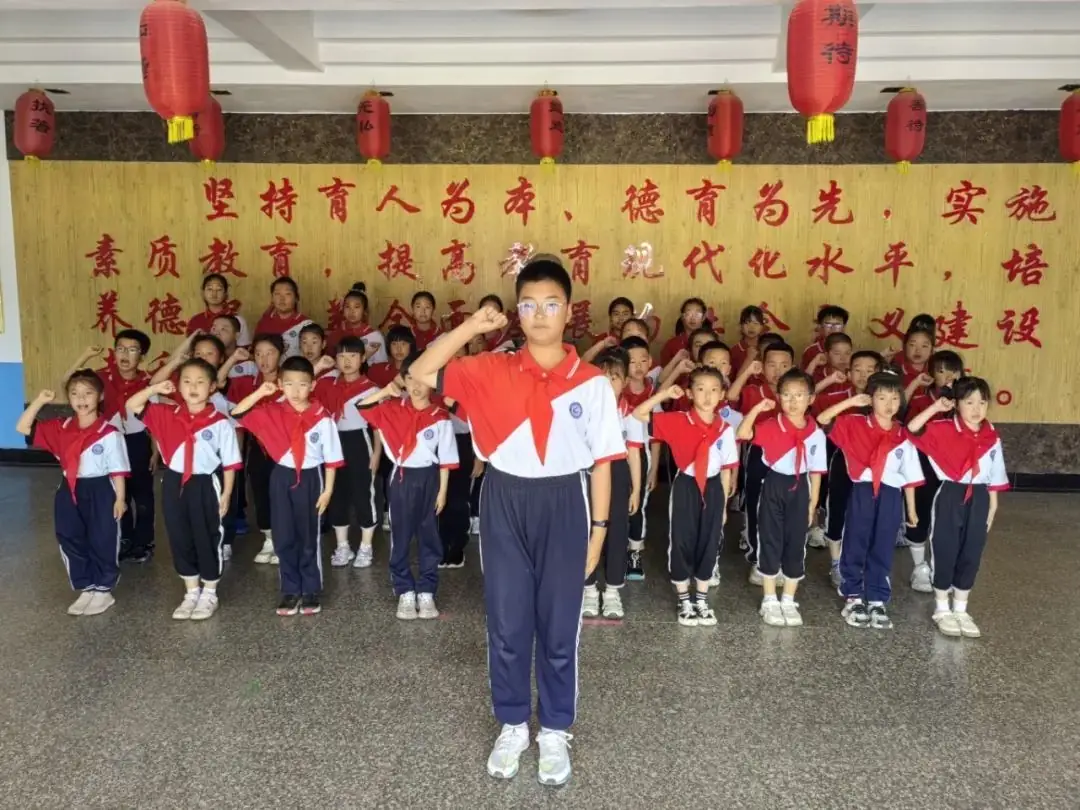 与雷锋同行 让梦想飞扬--凌海市雷锋小学少先队入队仪式 第19张 与雷锋同行 让梦想飞扬--凌海市雷锋小学少先队入队仪式 第19张