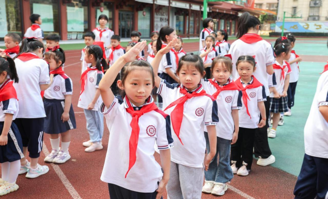 红领巾 爱祖国——福建小学2024年春新队员入队仪式 第17张 红领巾 爱祖国——福建小学2024年春新队员入队仪式 第17张
