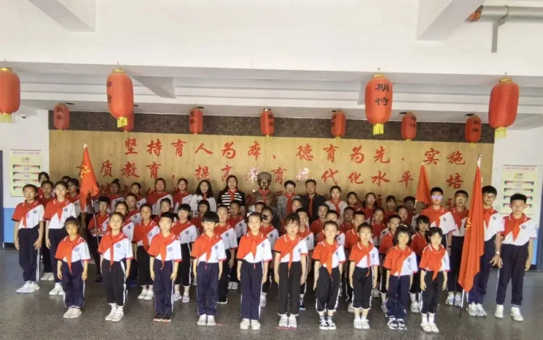 与雷锋同行 让梦想飞扬--凌海市雷锋小学少先队入队仪式 第42张 与雷锋同行 让梦想飞扬--凌海市雷锋小学少先队入队仪式 第42张