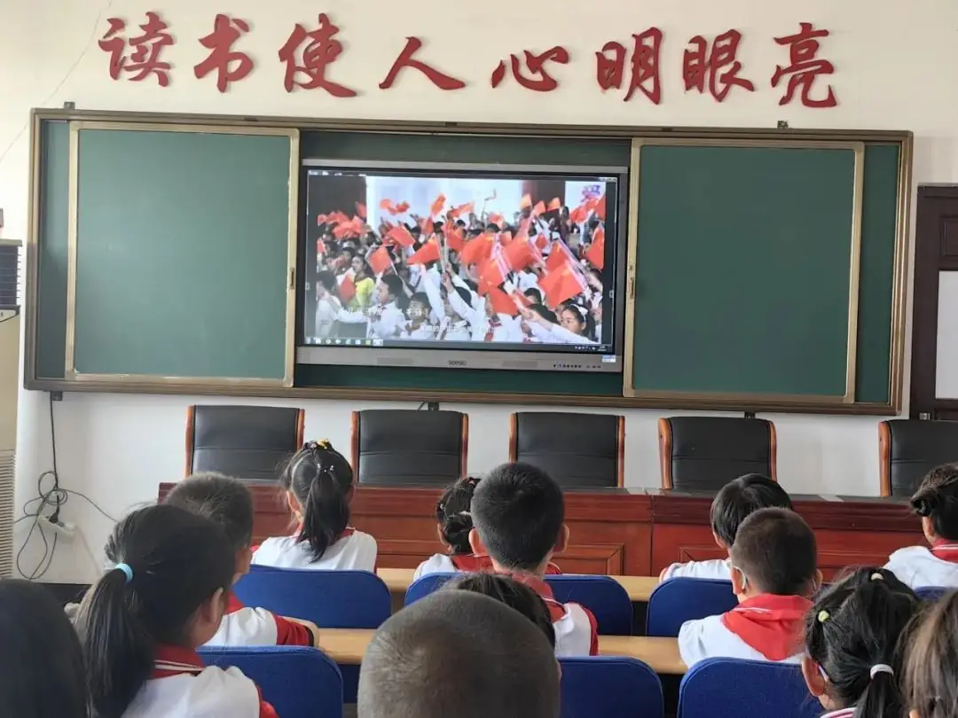 与雷锋同行 让梦想飞扬--凌海市雷锋小学少先队入队仪式 第26张 与雷锋同行 让梦想飞扬--凌海市雷锋小学少先队入队仪式 第26张
