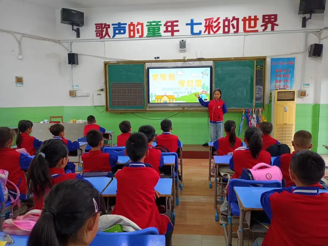 昌河实验小学:以《中小学生守则》为镜,映照社会主义核心价值观的践行之路 第3张 昌河实验小学:以《中小学生守则》为镜,映照社会主义核心价值观的践行之路 第3张
