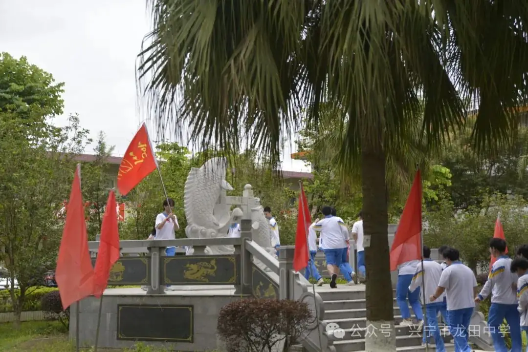 剑指高考 载梦出征——兴宁市龙田中学2024年高考出征仪式 第45张 剑指高考 载梦出征——兴宁市龙田中学2024年高考出征仪式 第45张