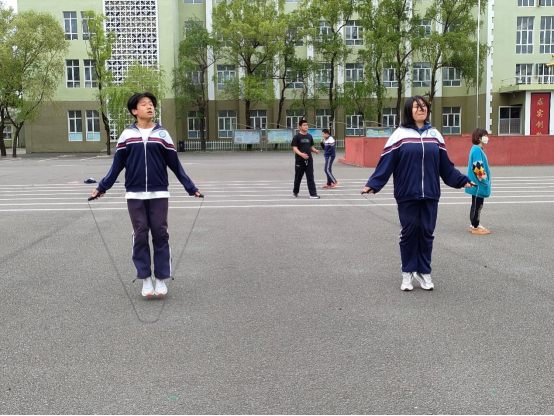 【深化能力作风建设】模拟测试 备战中考---第二十五中学初三年级开展2024年中考体育模拟测试 第22张