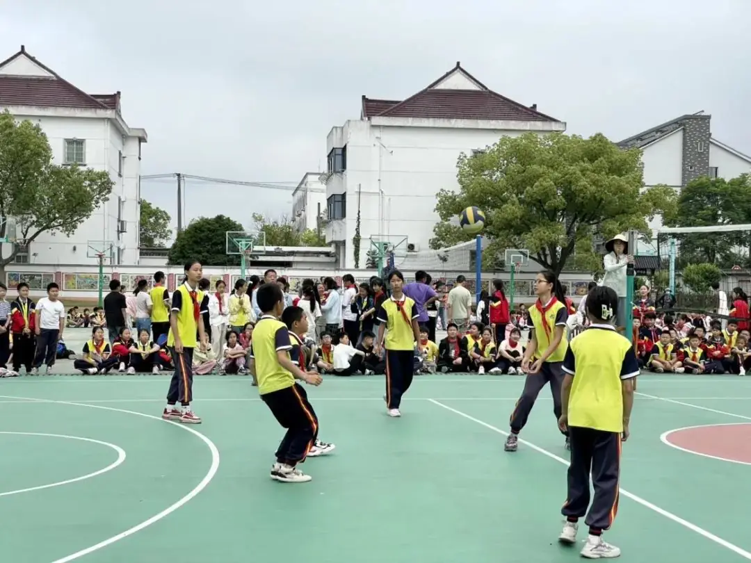 活力排球 绽放童年——钟埭小学举行第四届“樱花杯”校园排球联赛 第15张 活力排球 绽放童年——钟埭小学举行第四届“樱花杯”校园排球联赛 第15张