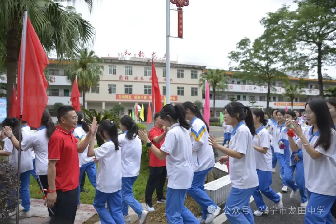 剑指高考 载梦出征——兴宁市龙田中学2024年高考出征仪式 第40张 剑指高考 载梦出征——兴宁市龙田中学2024年高考出征仪式 第40张
