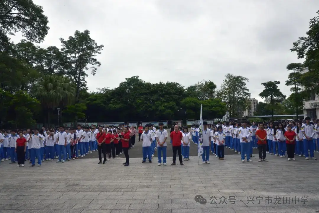 剑指高考 载梦出征——兴宁市龙田中学2024年高考出征仪式 第3张 剑指高考 载梦出征——兴宁市龙田中学2024年高考出征仪式 第3张
