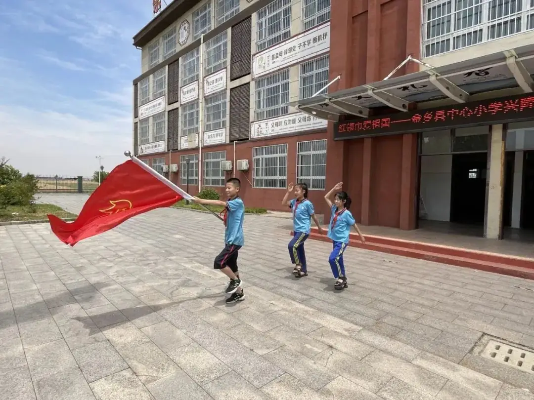 【入队仪式】红领巾爱祖国——金乡县中心小学兴隆校区一年级新队员入队仪式 第30张