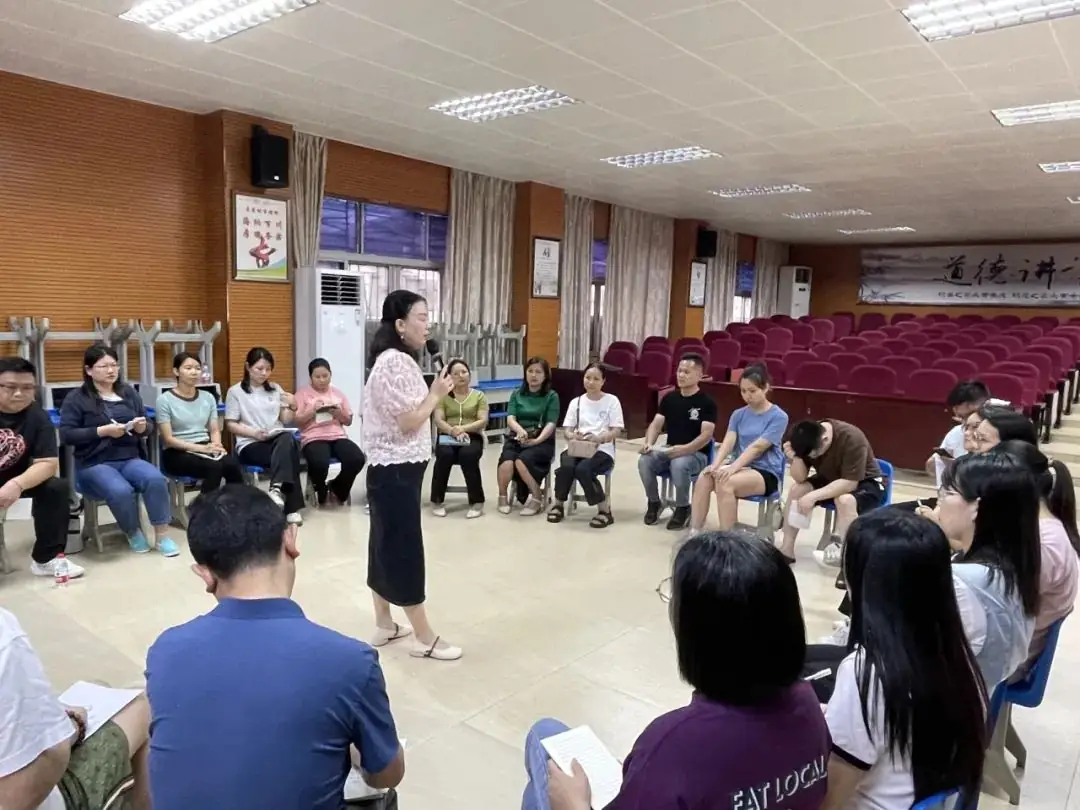 学会倾听 静待花开——虎门镇龙眼小学家庭教育倾诉沙龙活动 第6张 学会倾听 静待花开——虎门镇龙眼小学家庭教育倾诉沙龙活动 第6张