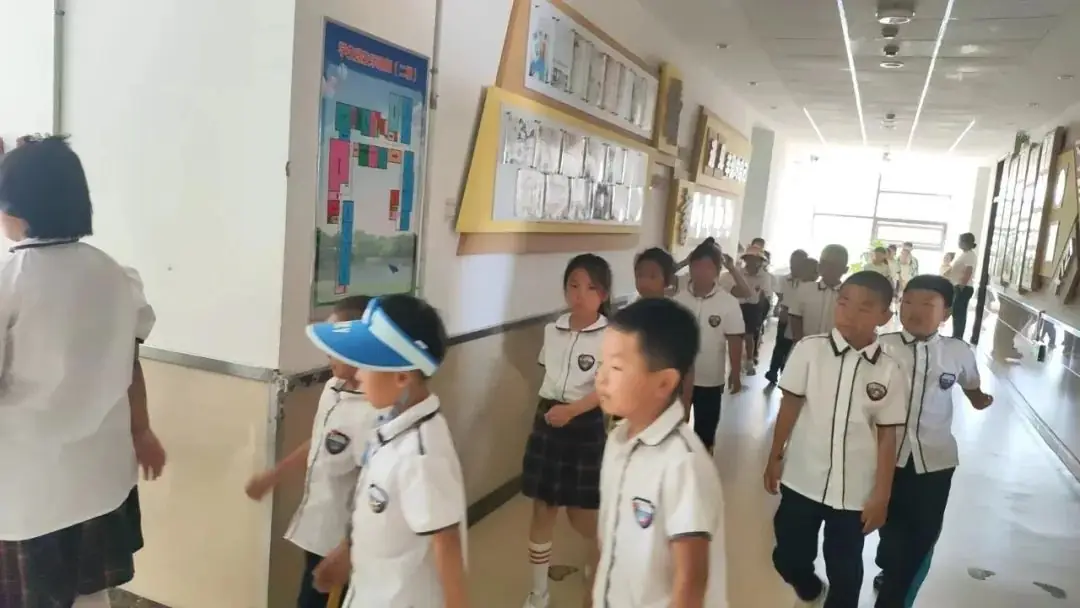 以演筑防 安全“童”行 ---金州区石河小学防踩踏疏散演练 第15张 以演筑防 安全“童”行 ---金州区石河小学防踩踏疏散演练 第15张