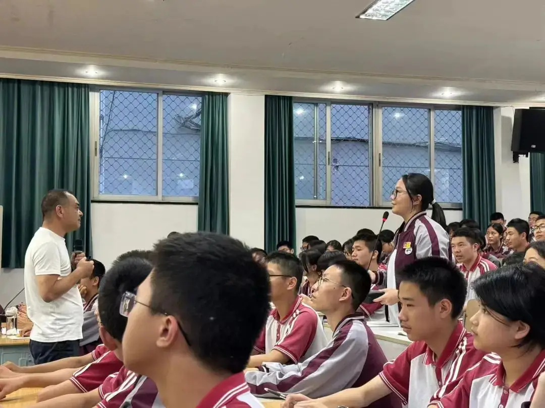 名师领航 助力中考 | 临海市初中语文教研员周选杰老师莅临我校作中考作文专题讲座 第6张 名师领航 助力中考 | 临海市初中语文教研员周选杰老师莅临我校作中考作文专题讲座 第6张