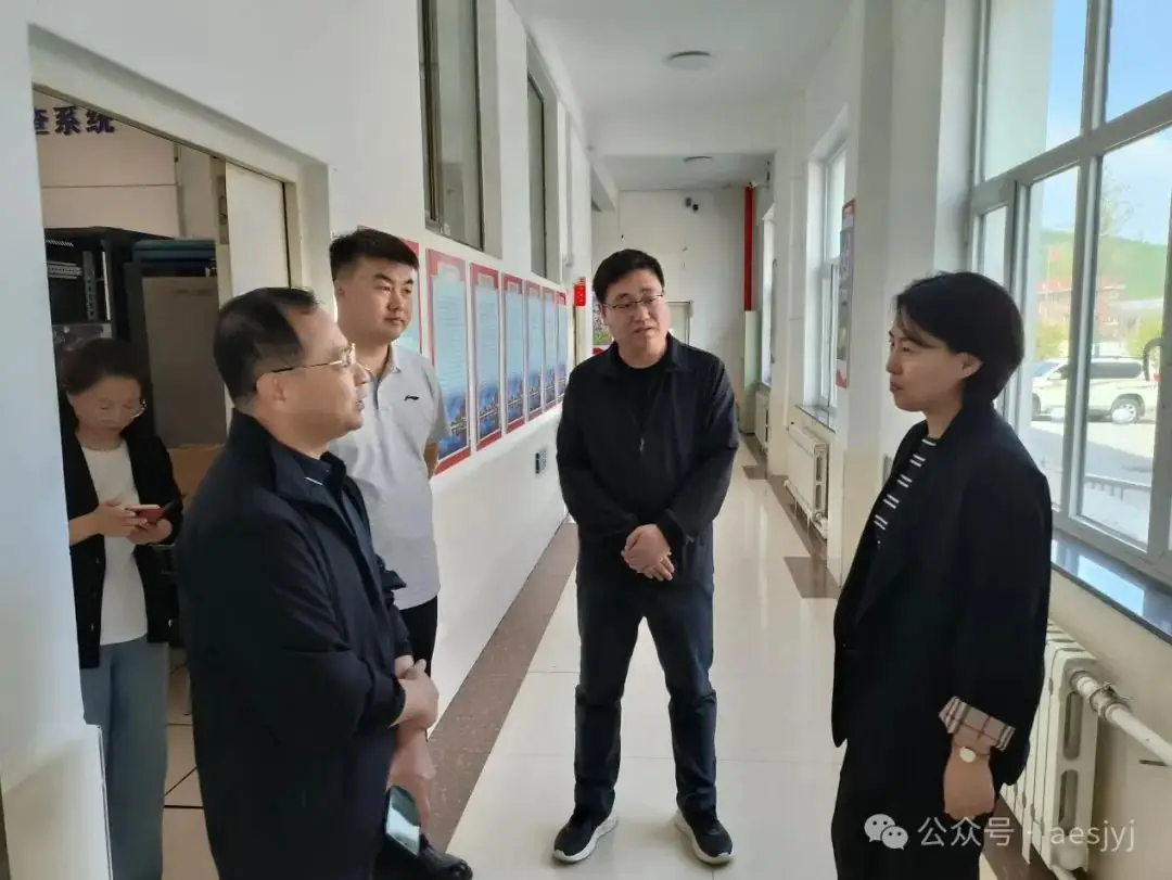 市委副书记、政法委书记王天凤到高考考点调研检查考前准备工作 第3张 市委副书记、政法委书记王天凤到高考考点调研检查考前准备工作 第3张