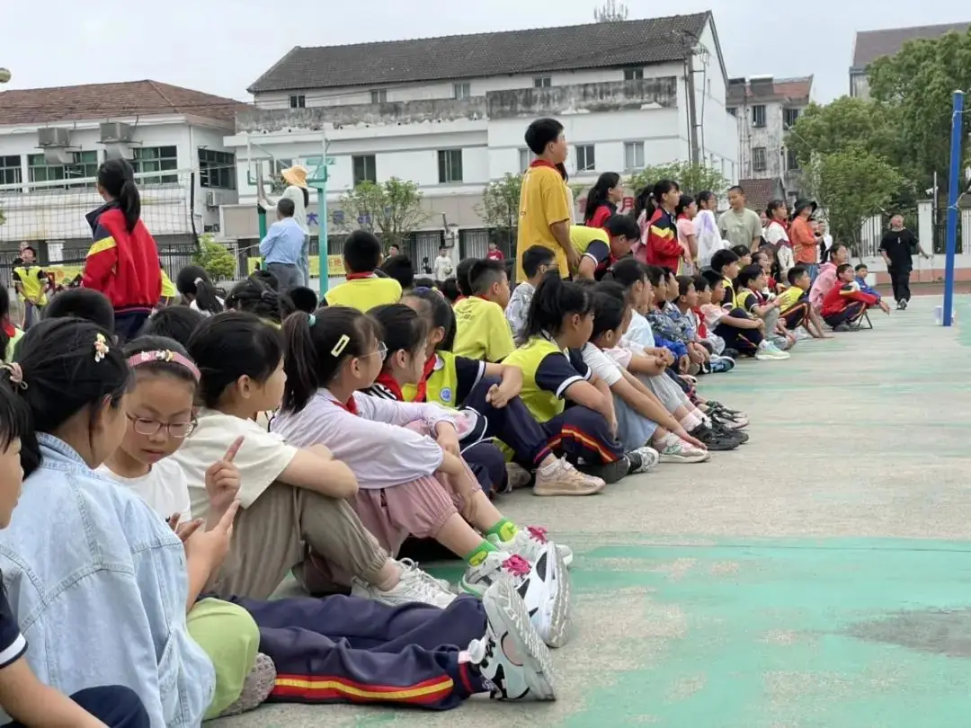 活力排球 绽放童年——钟埭小学举行第四届“樱花杯”校园排球联赛 第21张 活力排球 绽放童年——钟埭小学举行第四届“樱花杯”校园排球联赛 第21张