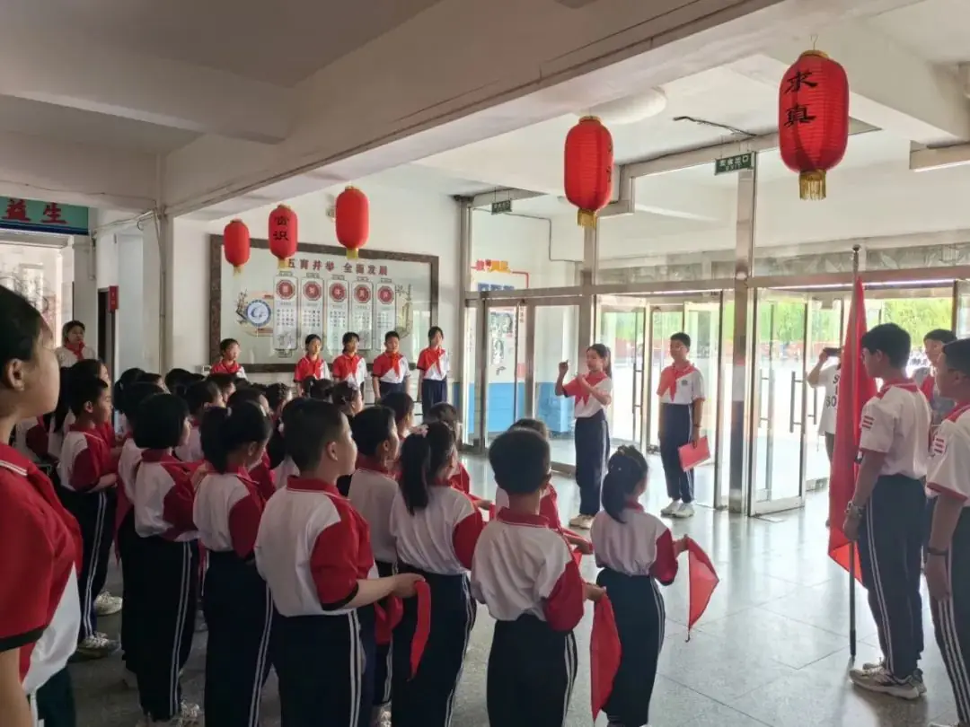 与雷锋同行 让梦想飞扬--凌海市雷锋小学少先队入队仪式 第11张 与雷锋同行 让梦想飞扬--凌海市雷锋小学少先队入队仪式 第11张