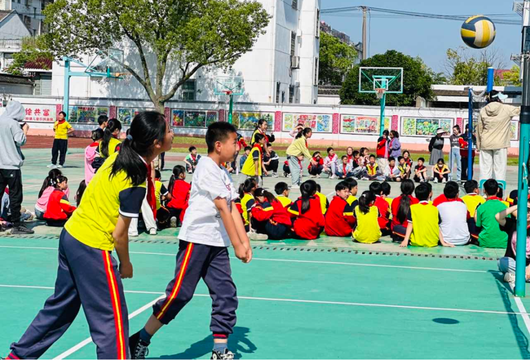 活力排球 绽放童年——钟埭小学举行第四届“樱花杯”校园排球联赛 第5张 活力排球 绽放童年——钟埭小学举行第四届“樱花杯”校园排球联赛 第5张