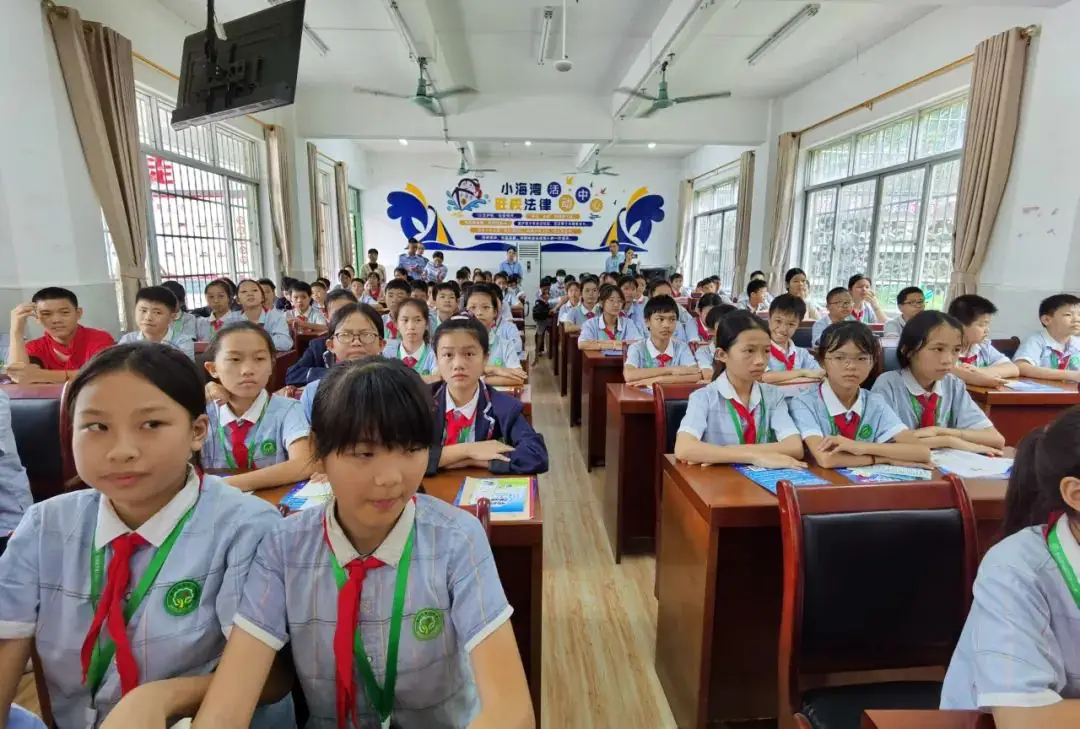 关爱明天 普法先行——港口区第一小学开展法治宣传教育活动 第8张 关爱明天 普法先行——港口区第一小学开展法治宣传教育活动 第8张