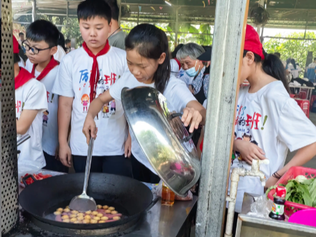 熠熠春日共奔赴,研学拾趣促成长——新华小学2024年五年级参观顺德博物馆研学活动 第12张 熠熠春日共奔赴,研学拾趣促成长——新华小学2024年五年级参观顺德博物馆研学活动 第12张
