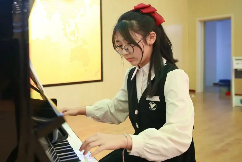 【黄杨梅小学 | 校园风采】指尖飞舞  琴曲飞扬——黄杨梅小学2024年器乐独奏比赛 第7张