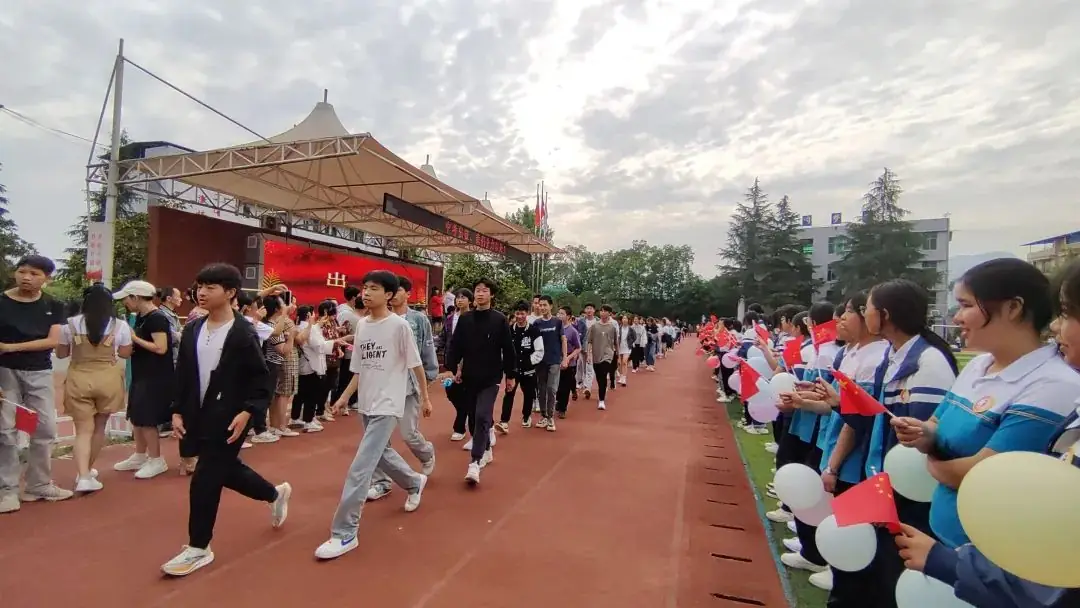 一举夺魁,决胜中考||开江县长岭中学初三学子载梦出征 第9张 一举夺魁,决胜中考||开江县长岭中学初三学子载梦出征 第9张
