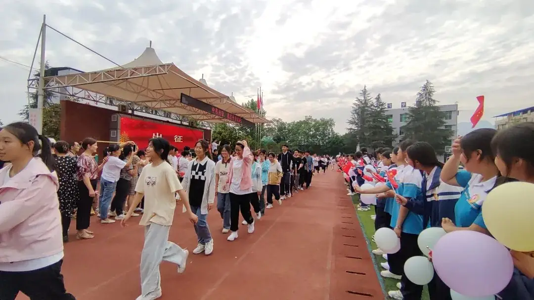一举夺魁,决胜中考||开江县长岭中学初三学子载梦出征 第10张 一举夺魁,决胜中考||开江县长岭中学初三学子载梦出征 第10张
