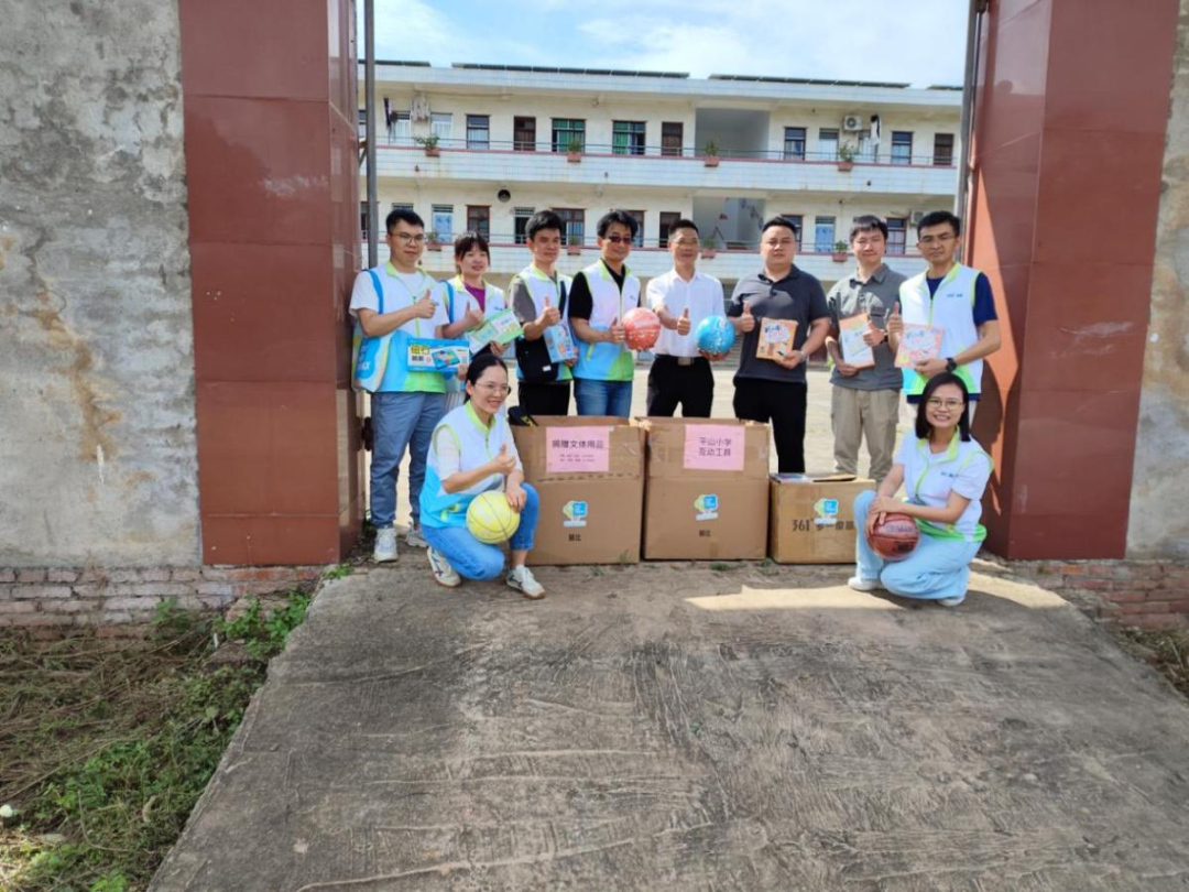 聚爱同行,共护童心——合江镇大塘小学、平山小学爱心行 第10张 聚爱同行,共护童心——合江镇大塘小学、平山小学爱心行 第10张