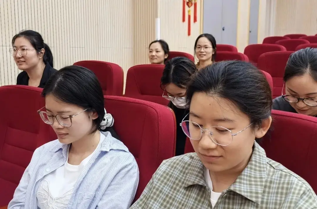 “研”无止境,精益求精——萧山区小学英语“构建思维课堂”专题研讨暨第八期新教师研修班活动 第18张 “研”无止境,精益求精——萧山区小学英语“构建思维课堂”专题研讨暨第八期新教师研修班活动 第18张