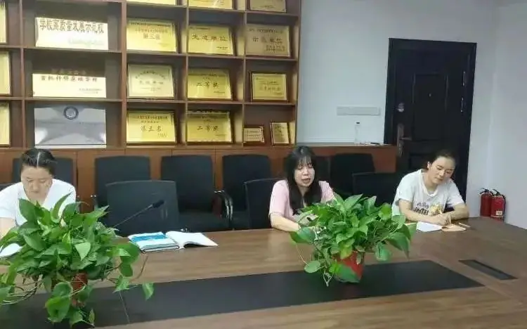 【浐灞第十八小学】“教”无涯,“研”不尽——浐灞第十八小学四年级数学组主题教研 第8张