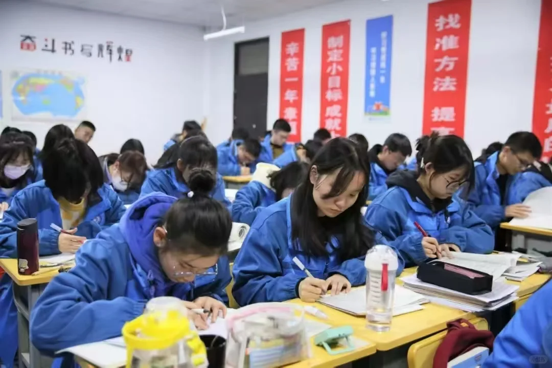 中考落榜可以复读吗?-第1张图片-四季读书网 中考落榜可以复读吗?-第1张图片-四季读书网