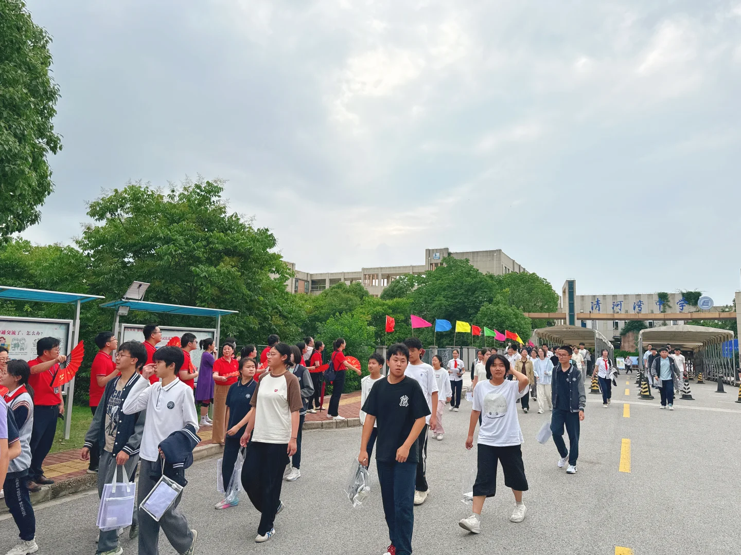 上海中考第一天-第5张图片-四季读书网