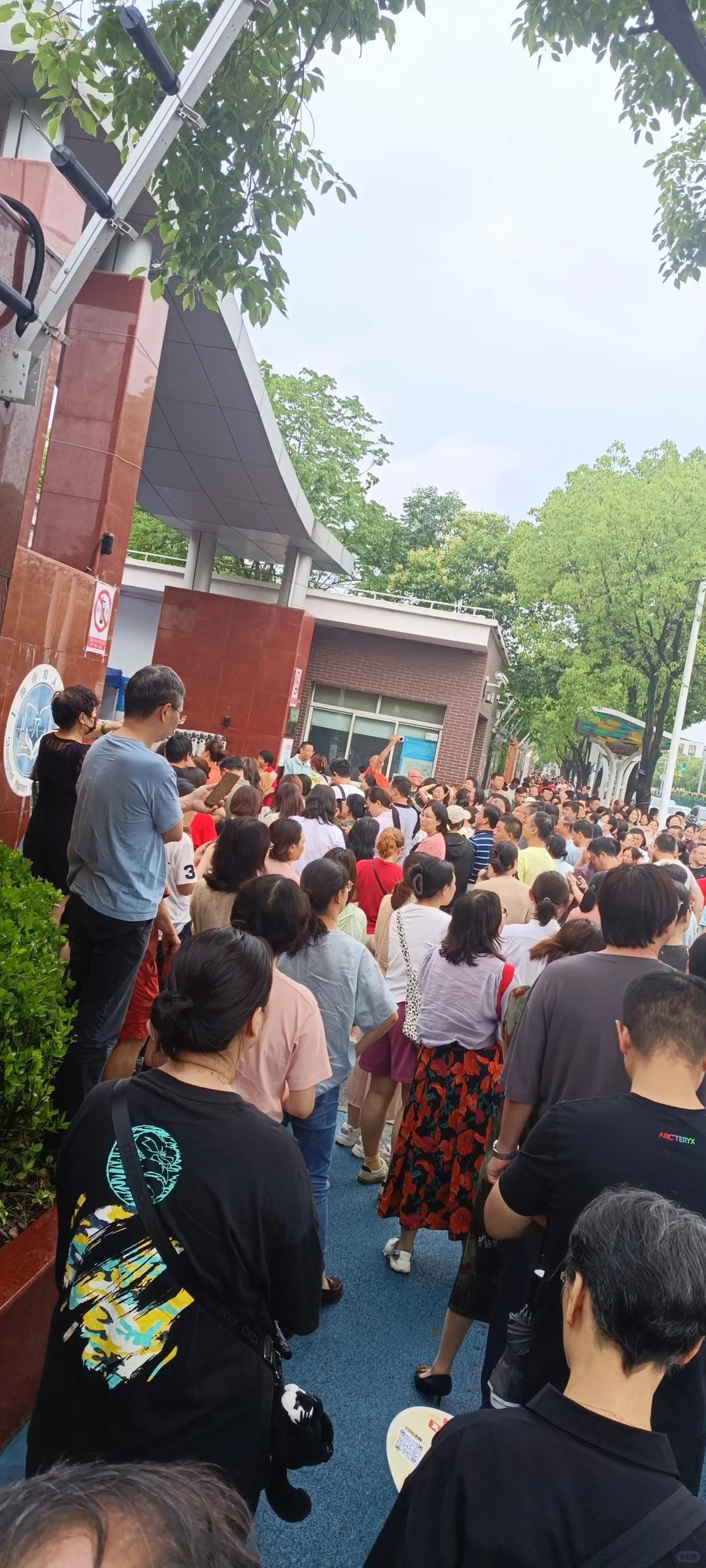 中考结束盛况！-第2张图片-四季读书网