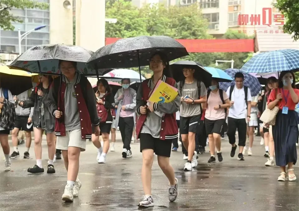 2025中考加油✊-第1张图片-四季读书网