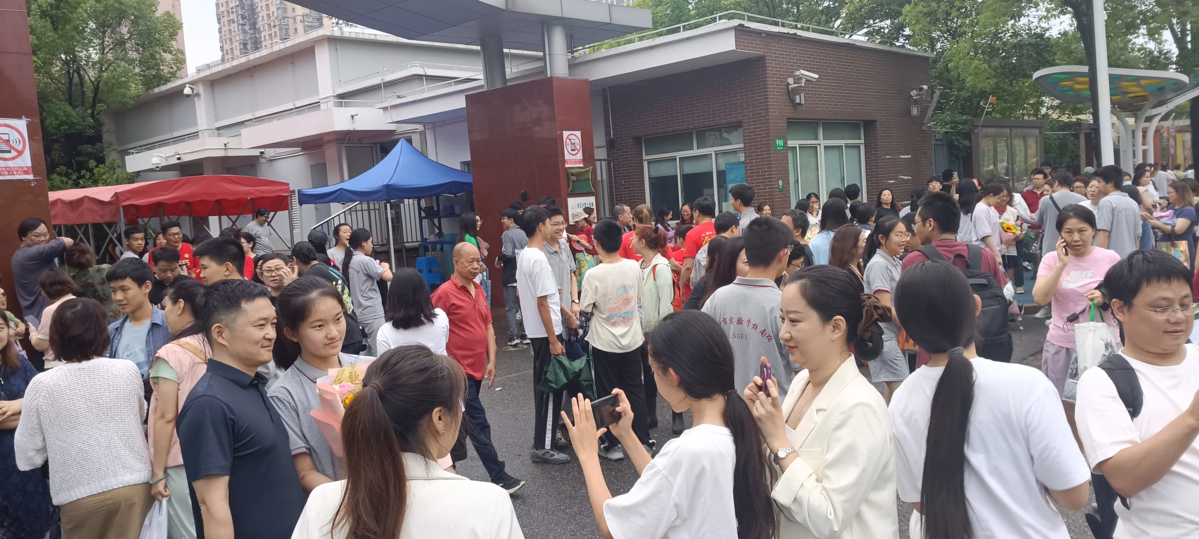 中考结束盛况！-第3张图片-四季读书网