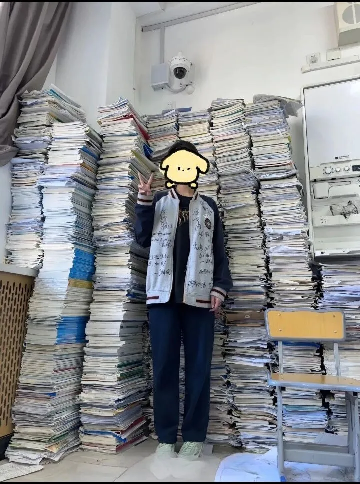 蹲五十个初中生，一会删！！-第2张图片-四季读书网