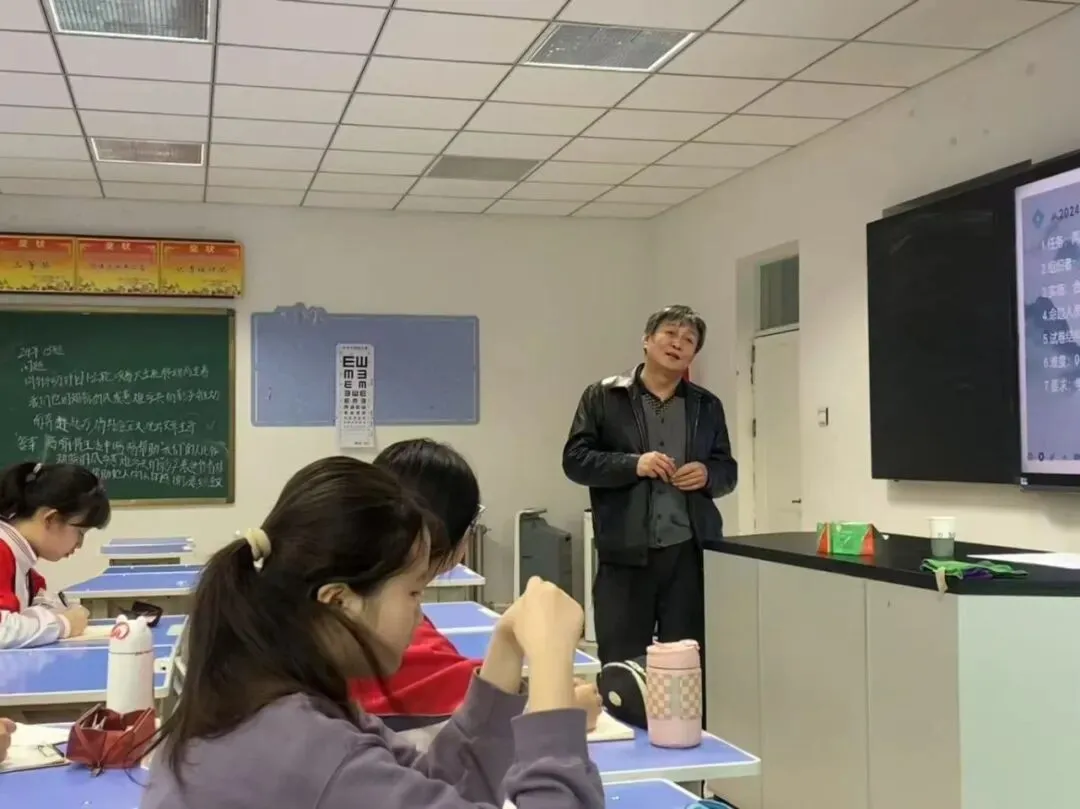 把脉中考破迷雾 倾囊相授启新程 ——内蒙古师大附中2025年初三年级冲刺大讲堂活动圆满举行 第14张 把脉中考破迷雾 倾囊相授启新程 ——内蒙古师大附中2025年初三年级冲刺大讲堂活动圆满举行 第14张