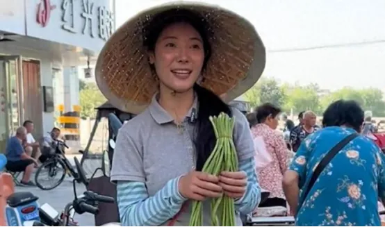 2026中考语文热点新闻写作素材积累与真题训练(二)“豆腐姑娘”李福贵:用真诚与坚韧,点亮乡村的温情与希望 第2张