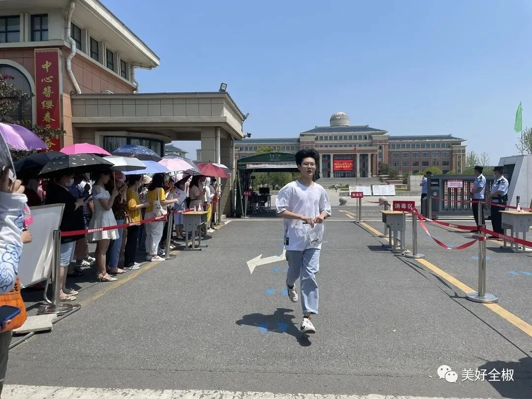 2022年中考落幕!定格全椒考场外的感人瞬间…… 第5张 2022年中考落幕!定格全椒考场外的感人瞬间…… 第5张