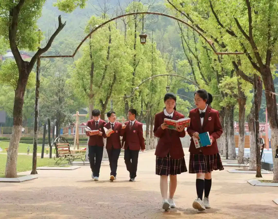 放弃传统名校!中考估分705分学霸,选了这所「顶尖名师天团」的学校 第39张 放弃传统名校!中考估分705分学霸,选了这所「顶尖名师天团」的学校 第39张