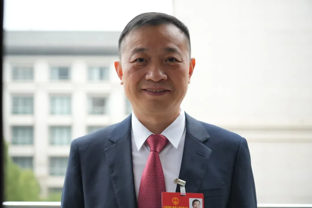 民建会员雷峻峰:建议探索逐步取消中考 第2张