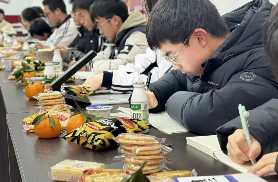 良师论道暖人心 逐梦中考启新程丨新城中学初三学生代表座谈会圆满举行 第6张 良师论道暖人心 逐梦中考启新程丨新城中学初三学生代表座谈会圆满举行 第6张