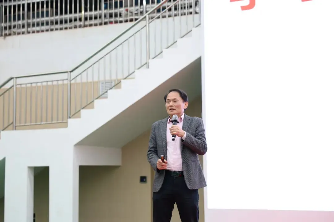 蓄力寒假黄金时,冲刺六月中考日:翠园东晓中学初三年级期末家长会圆满举行 第24张 蓄力寒假黄金时,冲刺六月中考日:翠园东晓中学初三年级期末家长会圆满举行 第24张