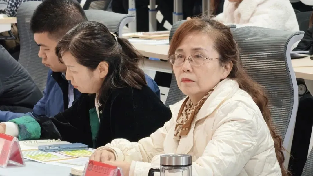 轮台县教科局组织开展中考备交流研讨活动 聚力提质共谋复习良策 第4张