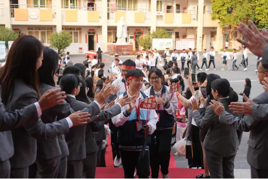 千日磨剑今试刃!沙滘初级中学举行中考百日誓师大会 第19张 千日磨剑今试刃!沙滘初级中学举行中考百日誓师大会 第19张