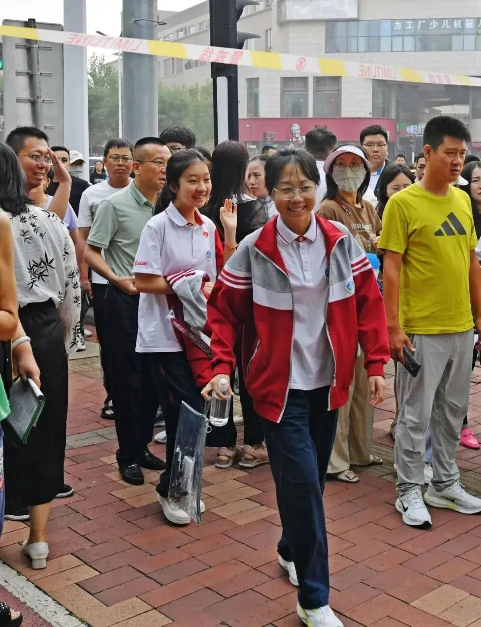 距离2026年哈尔滨中考仅剩最后四个月带您回顾2025年中考中部分哈尔滨知名公办初中的表现 第1张 距离2026年哈尔滨中考仅剩最后四个月带您回顾2025年中考中部分哈尔滨知名公办初中的表现 第1张