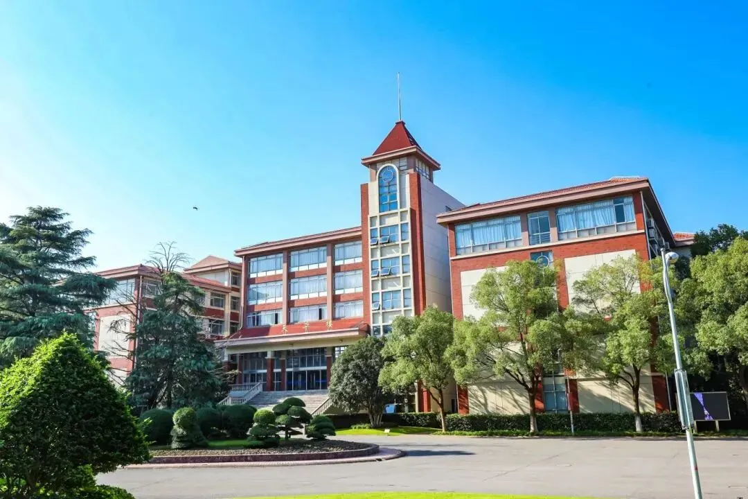 中考倒计时百天,成绩还在普高线徘徊?除了“挤”中本贯通,上海家长还有这个新选择!-第22张图片-四季读书网