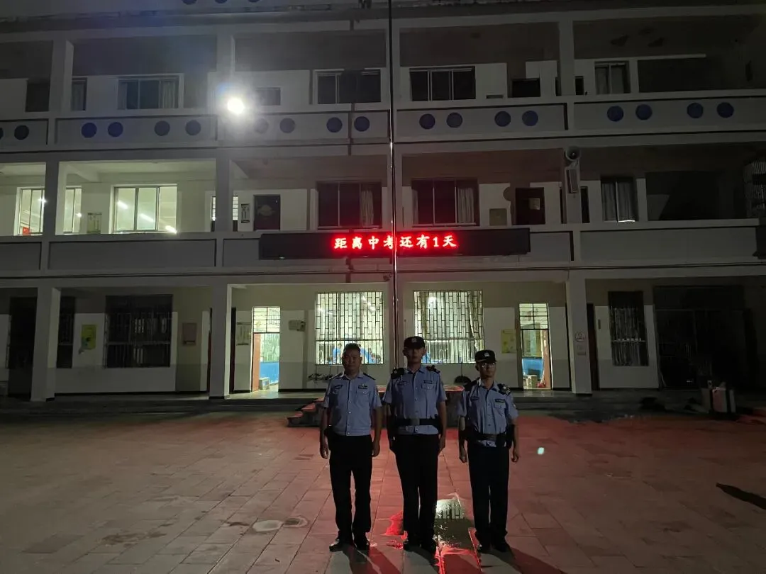 梁河公安:平安中考 “警”相随 第5张