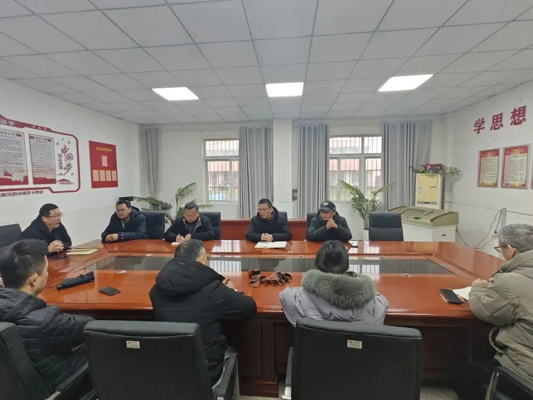 凝心聚力启新程 精准施策备中考——三铺中学召开春季开学部署与复习专题会议 第1张