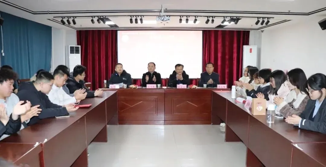 第五中学举办“薪火相传·筑梦中考”校友联谊会 第1张